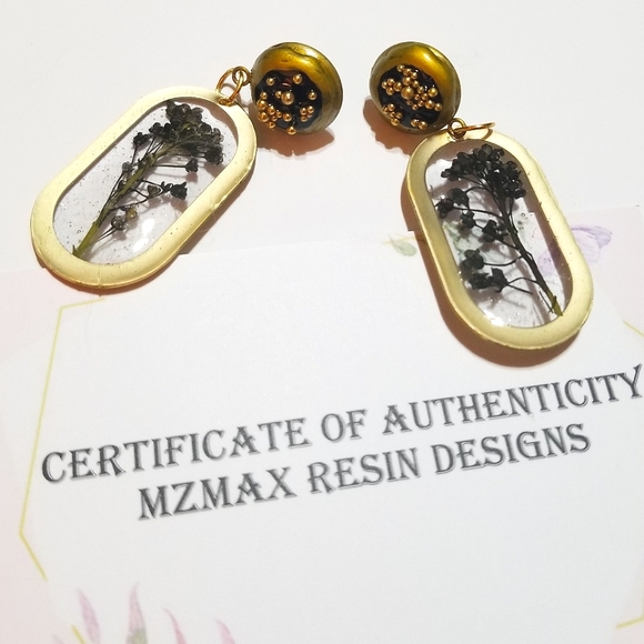 MzMax Resin Designs Black Dried Flowers Long Dangle Earrings - Picture 5 of 7